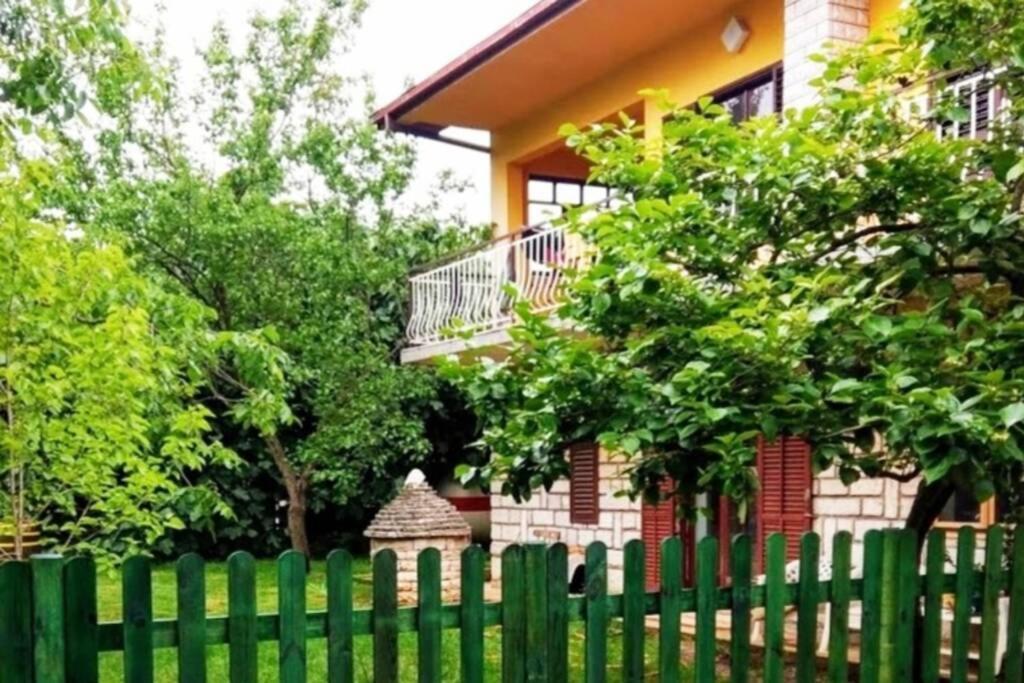 Apartment Sanja Near The Sea, Spacious And Green :) PUY 외부 사진