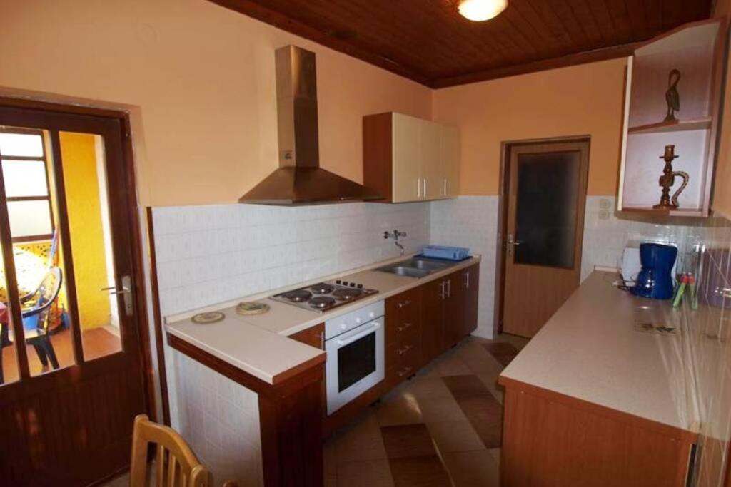 Apartment Sanja Near The Sea, Spacious And Green :) PUY 외부 사진