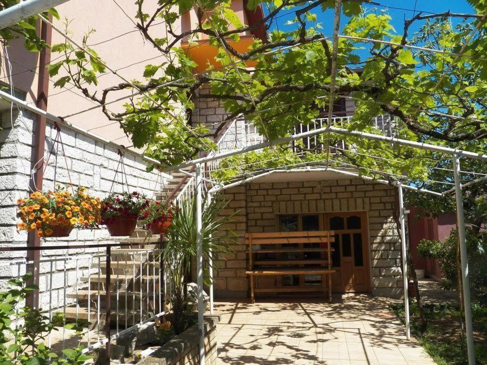 Apartment Sanja Near The Sea, Spacious And Green :) PUY 외부 사진